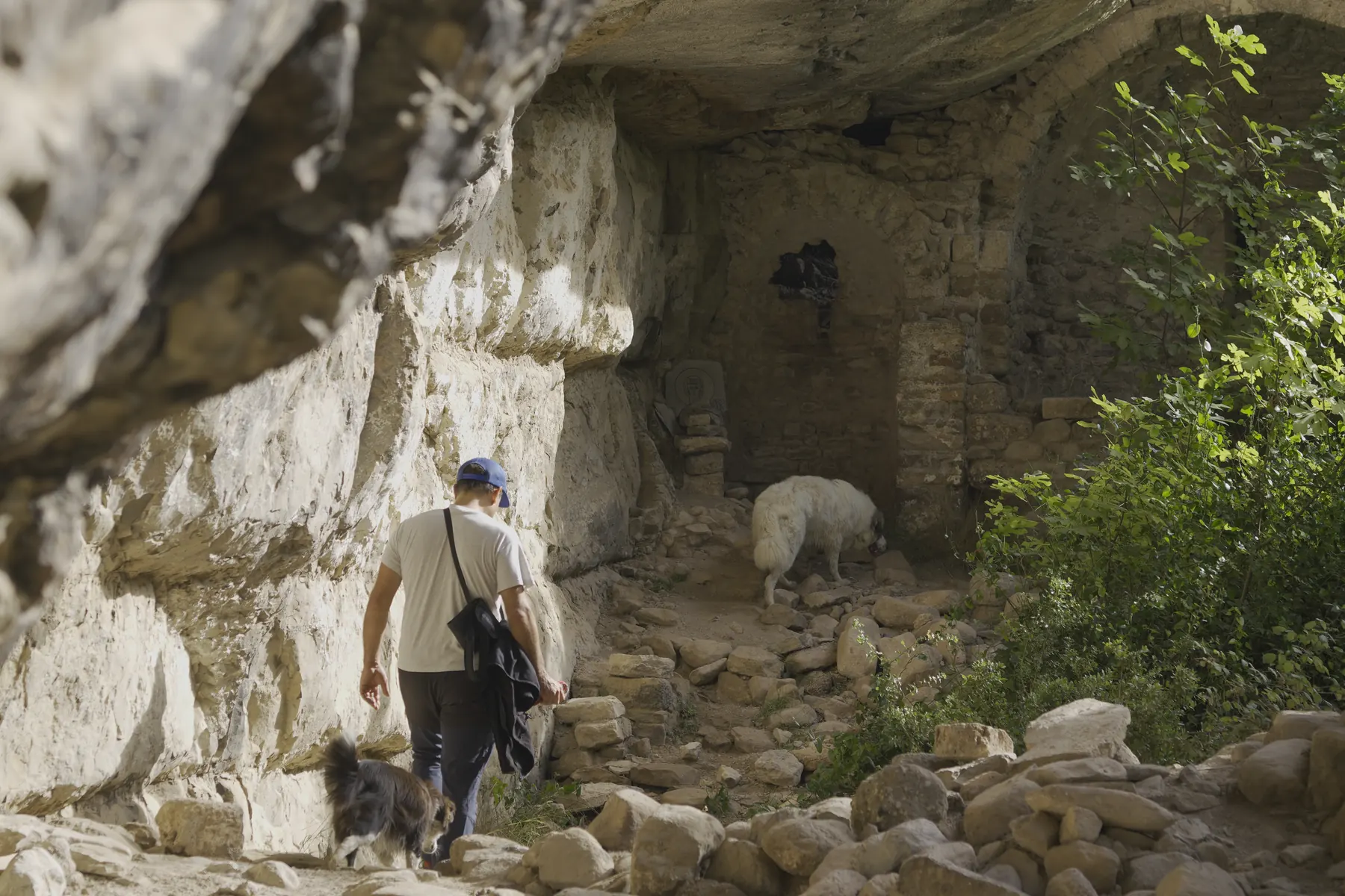 Qué hacer en La Pobla de Segur: ruta de senderismo hasta las ruinas del monasterio de Sant Pere de les Maleses, en el congost de Collegats.