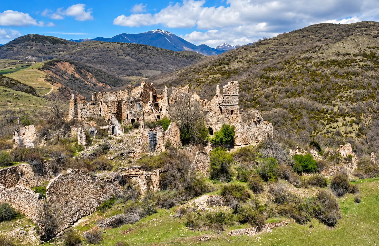 Ruinas de La Bastida de Bellera, uno de los pueblos abandonados en Cataluña, en el Pallars Jussà