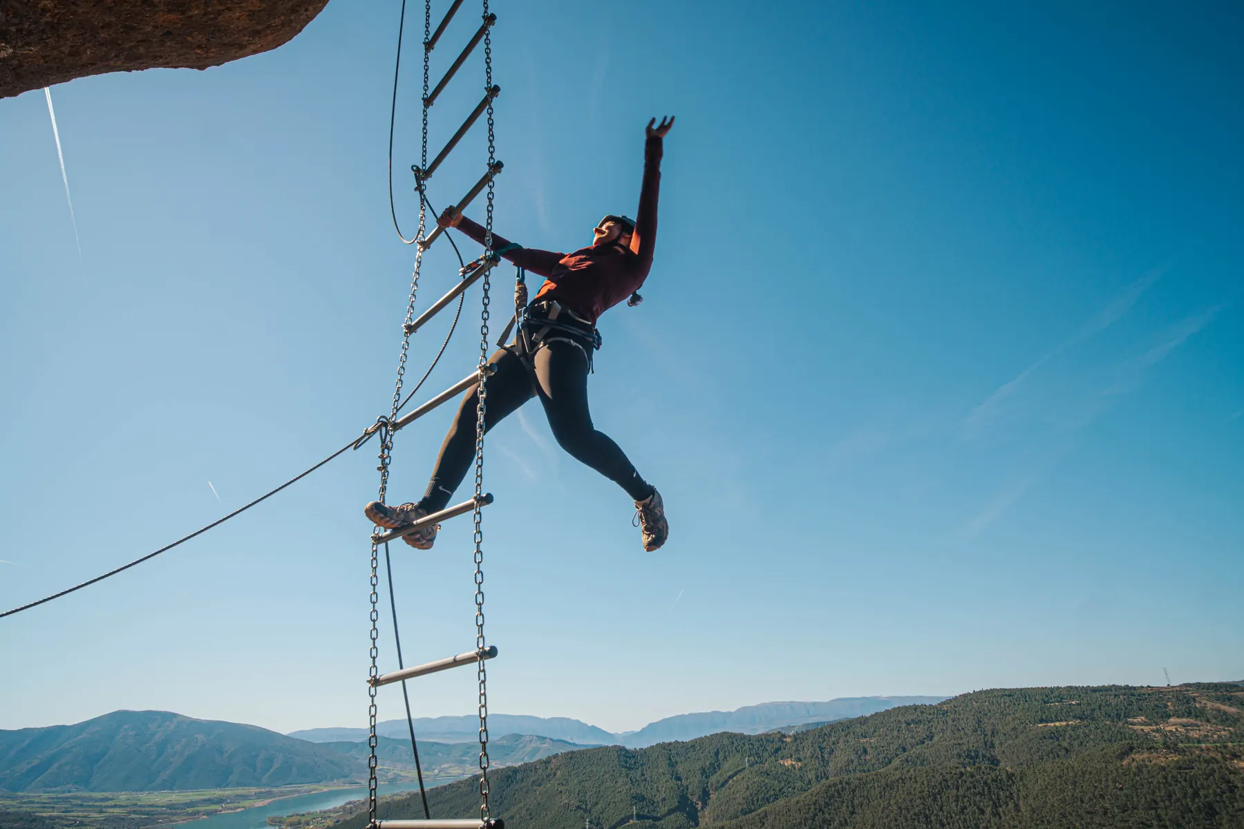 Qué hacer en La Pobla de Segur: aventura en la vía ferrata Roca Foradada con vistas panorámicas al embalse de Sant Antoni y los Pirineos.